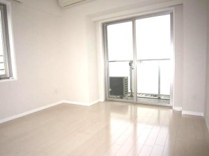 室内 バルコニー側