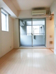 室内　エントランス側