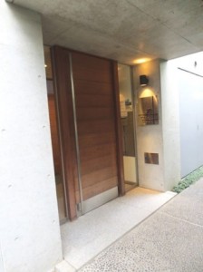 エントランス前