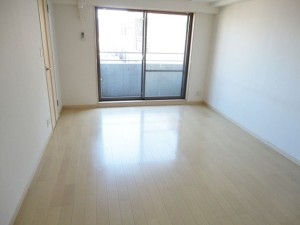 室内：バルコニー側