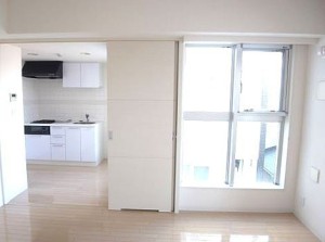 室内：バルコニー側02